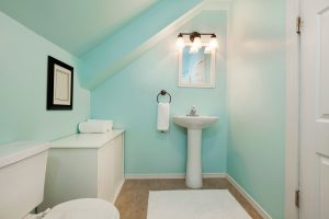 baño pequeño verde azulado